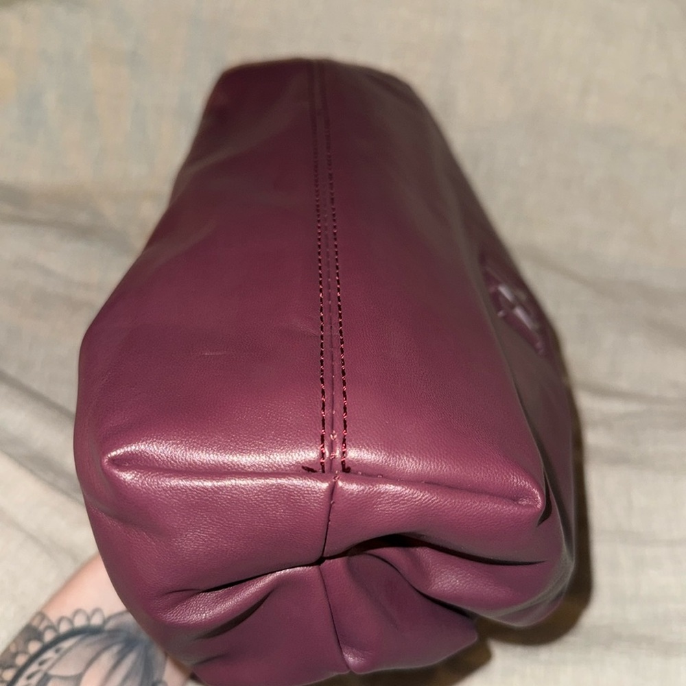 NWT Badgley Mischka Wrapped Frame Clutch: Plum
Perfect fall bag - Picture 6 of 9